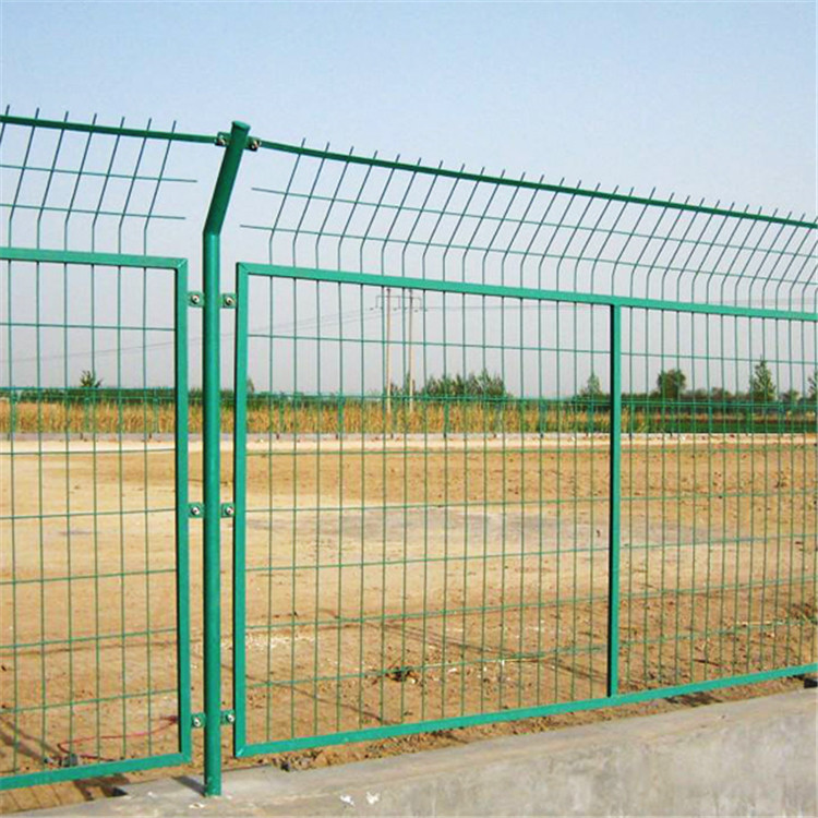 绿色铁丝网围栏图片2