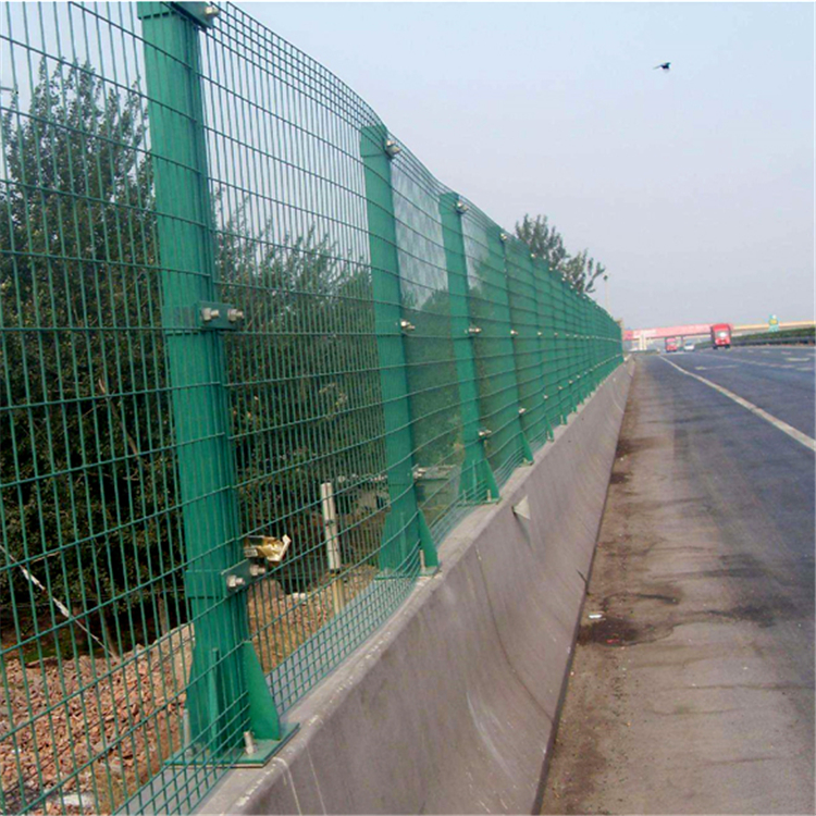 高速公路护栏网图片1