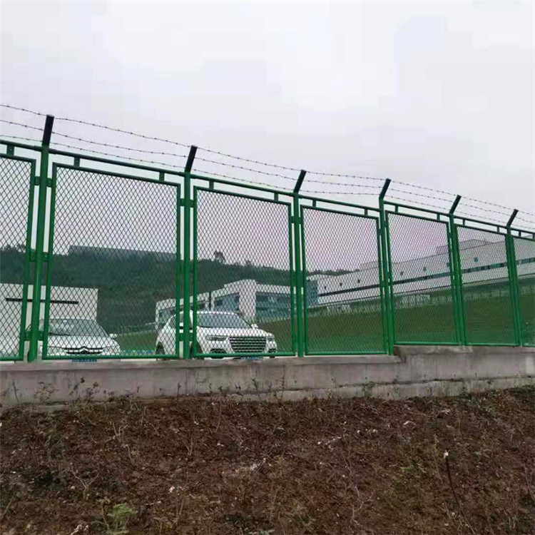 钢板网防护栅栏