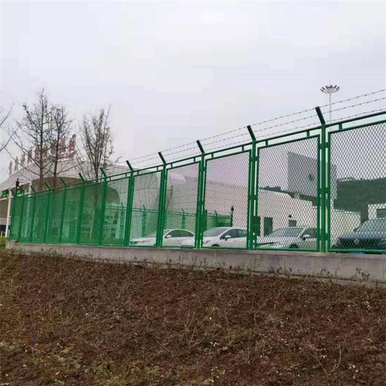 钢板网防护栅栏图片3
