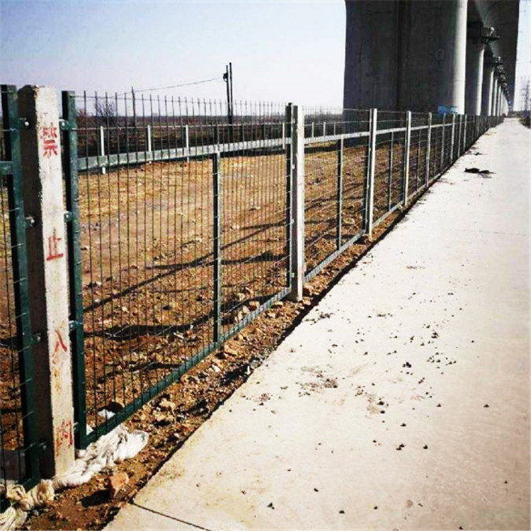 铁路隧道防护栅栏图片4