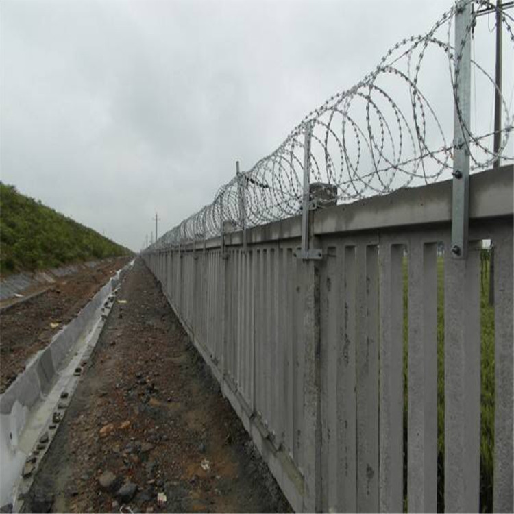 铁路刺丝滚笼安装